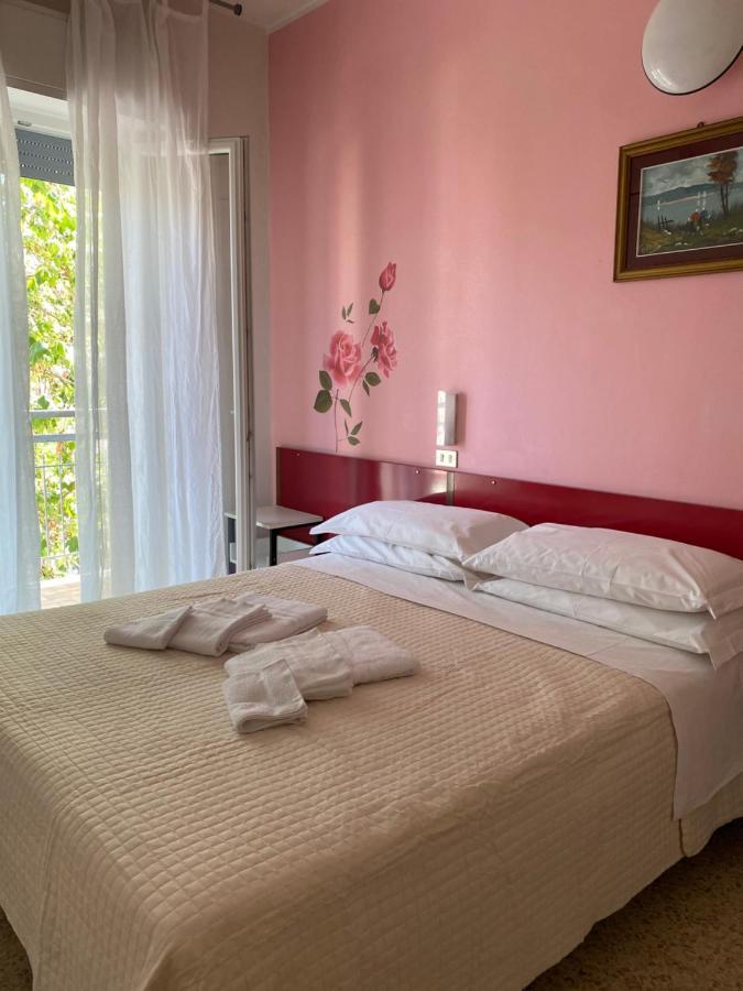 Hotel Nova Dhely Rimini Exteriér fotografie