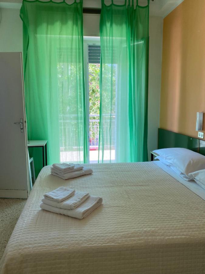 Hotel Nova Dhely Rimini Exteriér fotografie