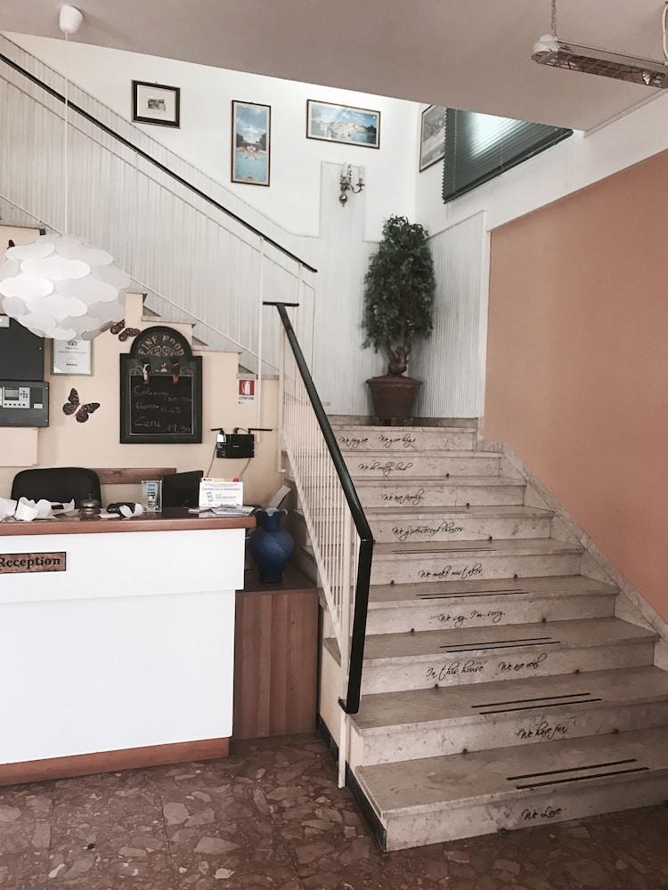 Hotel Nova Dhely Rimini Exteriér fotografie