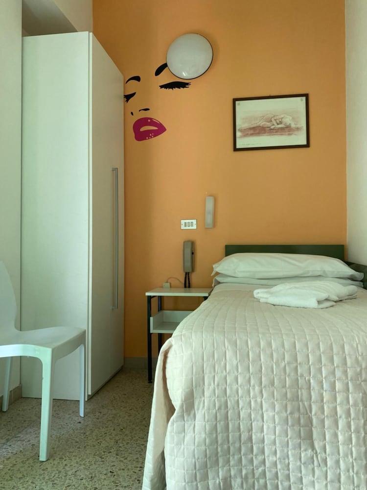 Hotel Nova Dhely Rimini Exteriér fotografie
