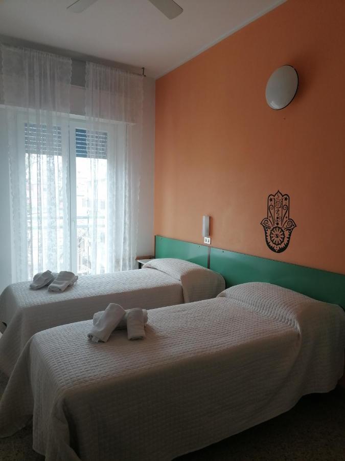 Hotel Nova Dhely Rimini Exteriér fotografie