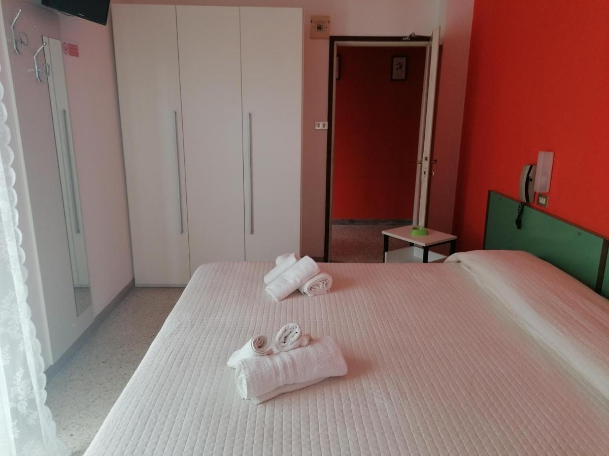 Hotel Nova Dhely Rimini Exteriér fotografie