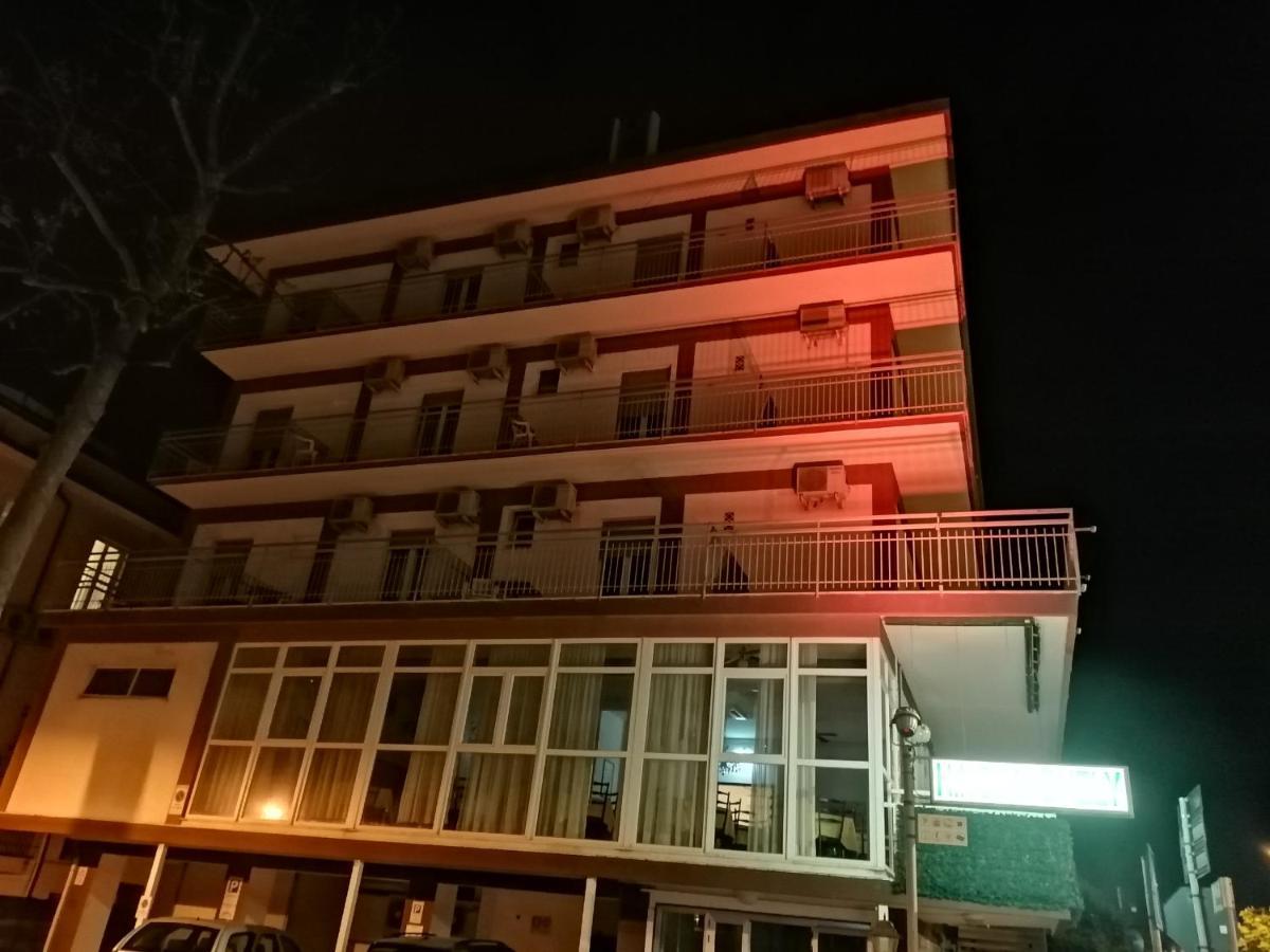 Hotel Nova Dhely Rimini Exteriér fotografie