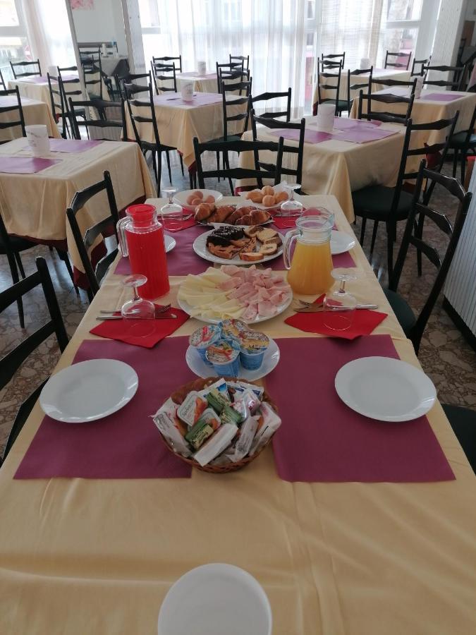 Hotel Nova Dhely Rimini Exteriér fotografie