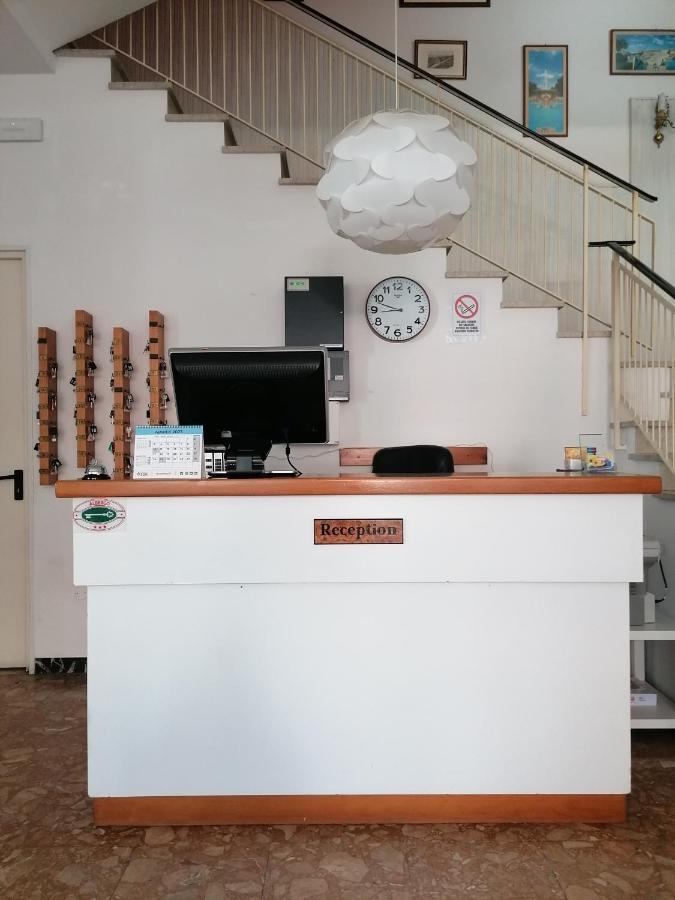 Hotel Nova Dhely Rimini Exteriér fotografie