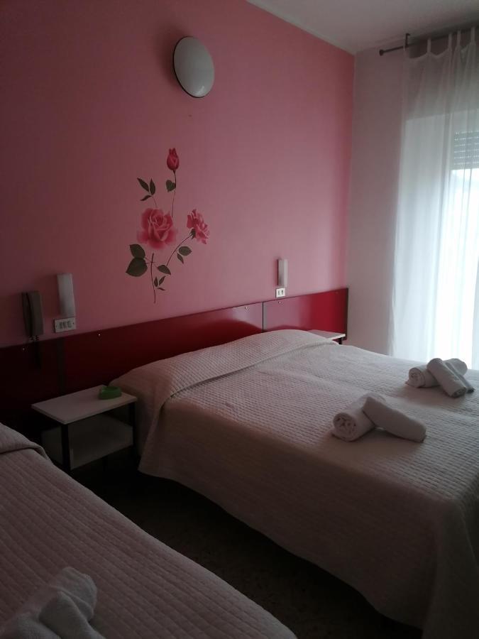Hotel Nova Dhely Rimini Exteriér fotografie