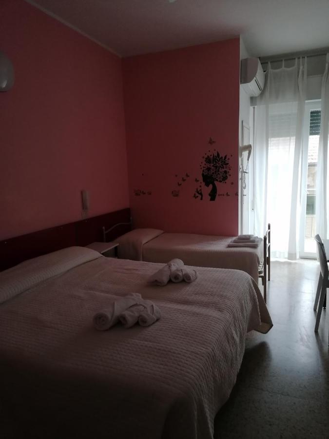 Hotel Nova Dhely Rimini Exteriér fotografie