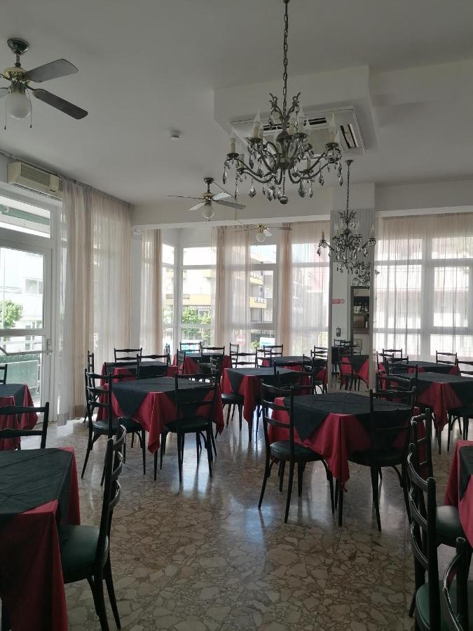 Hotel Nova Dhely Rimini Exteriér fotografie