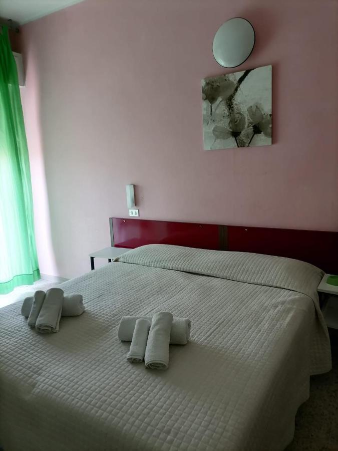 Hotel Nova Dhely Rimini Exteriér fotografie