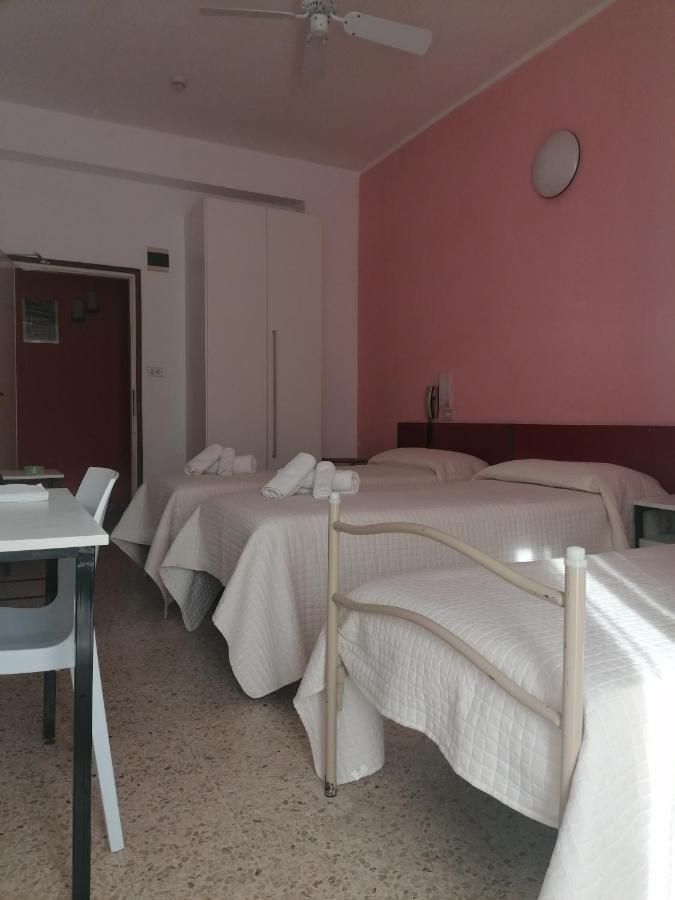 Hotel Nova Dhely Rimini Exteriér fotografie