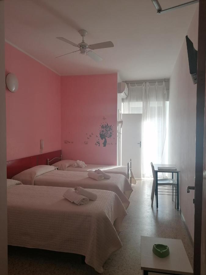 Hotel Nova Dhely Rimini Exteriér fotografie