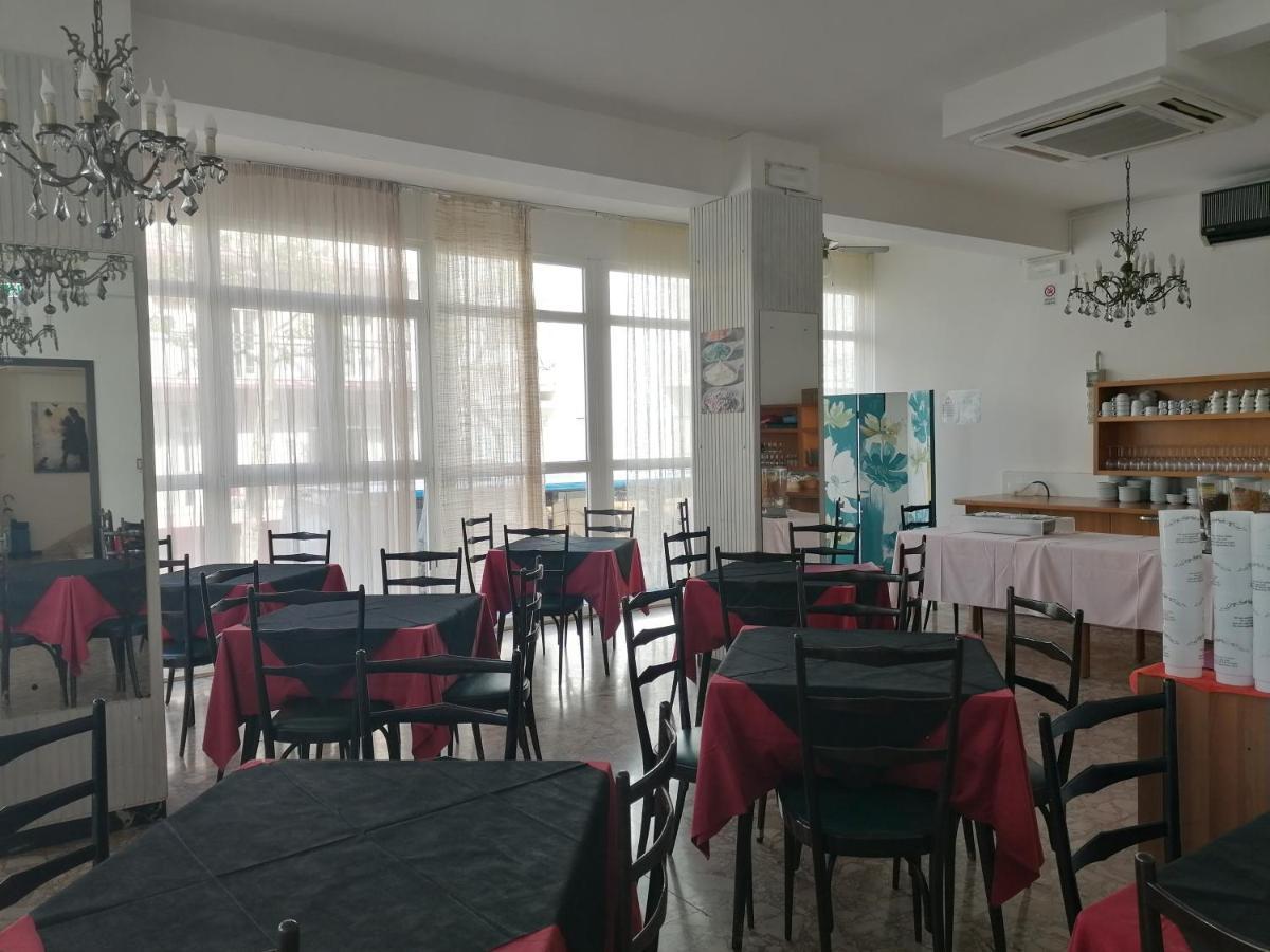 Hotel Nova Dhely Rimini Exteriér fotografie