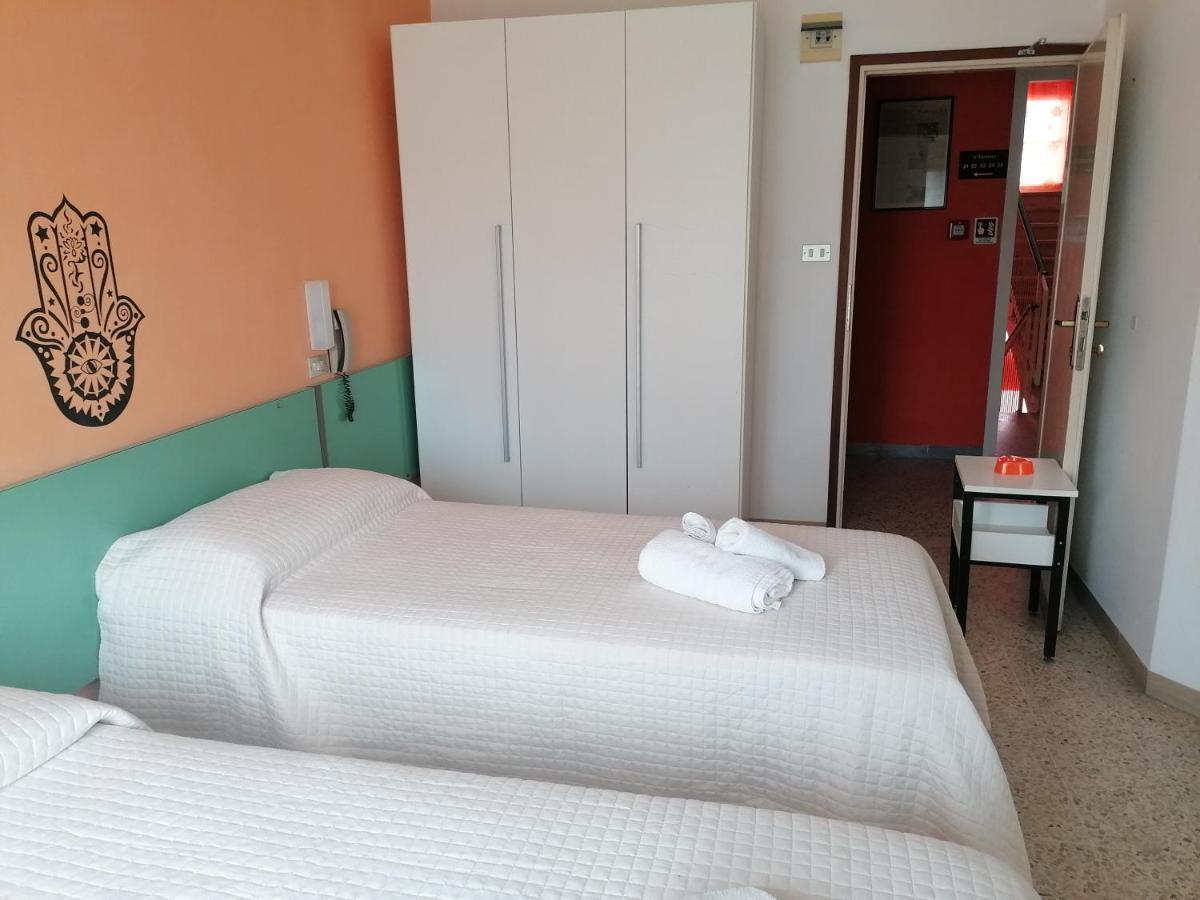 Hotel Nova Dhely Rimini Exteriér fotografie