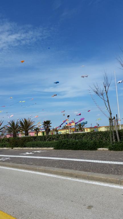 Hotel Nova Dhely Rimini Exteriér fotografie