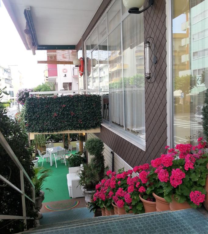 Hotel Nova Dhely Rimini Exteriér fotografie