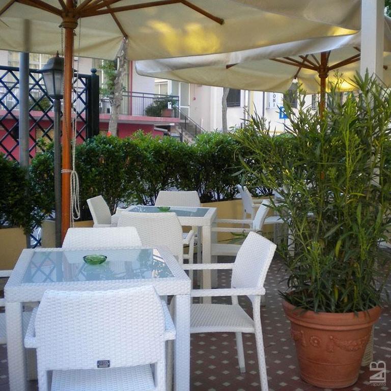 Hotel Nova Dhely Rimini Exteriér fotografie